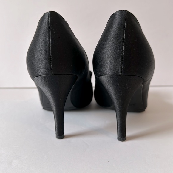 Apt. 9 Black Satin Fabric High Heels Open Toe Fan Detail 3 1/2 inch heel - Picture 6 of 9